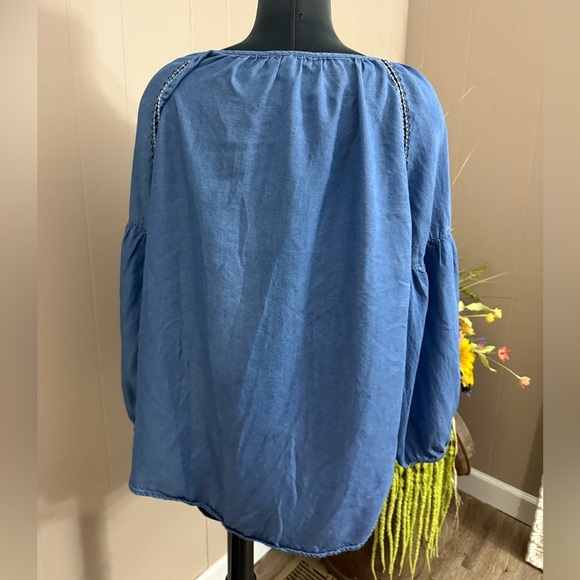 Hannah • Plus Size Puff Sleeve Chambray Blouse - Picture 6 of 7